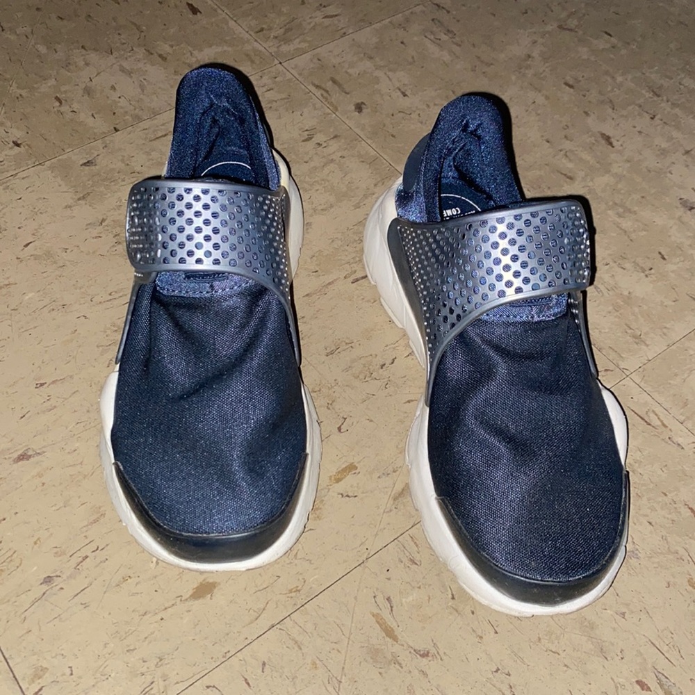 Women's nike sock dart